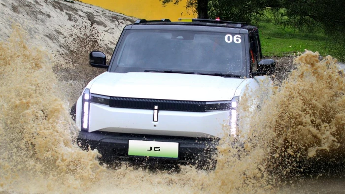 Fitur Water Wading dan Ground Clearance Tinggi Jadi Andalan Chery J6 & J6T Hadapi Cuaca Ekstrim seperti Curah Hujan Tinggi